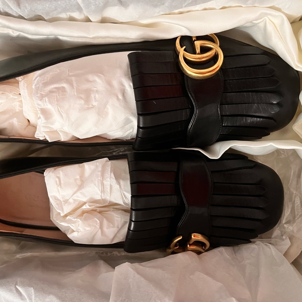 Gucci Black and Gold Loafers with Luxurious Detailing